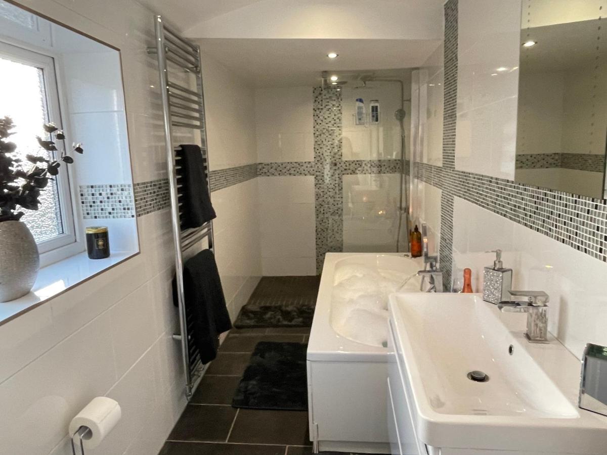 Tollgate House - Luxury Cozy Cottage - Huge Hot Tub - Alton Towers تشيدل المظهر الخارجي الصورة