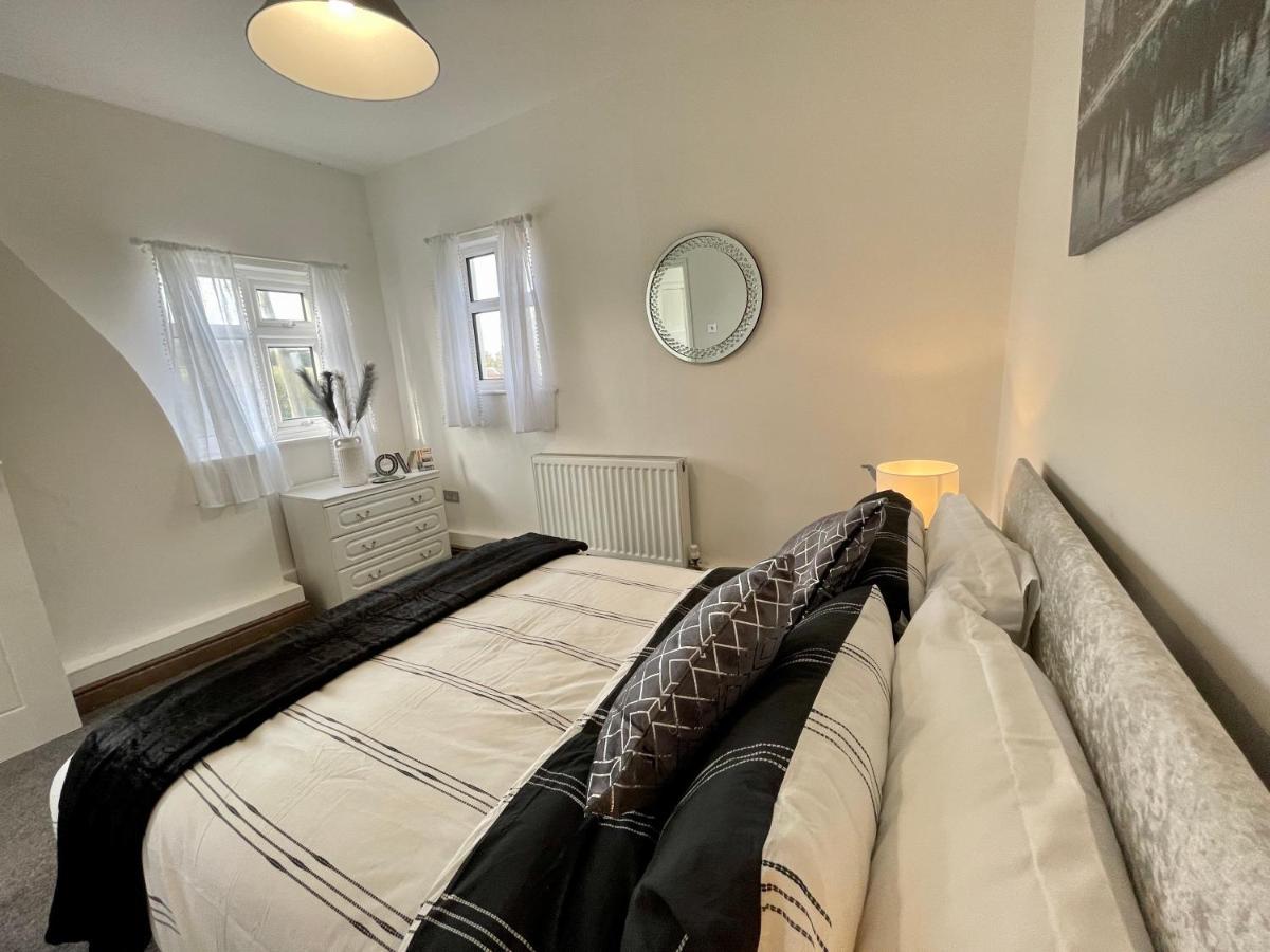 Tollgate House - Luxury Cozy Cottage - Huge Hot Tub - Alton Towers تشيدل المظهر الخارجي الصورة